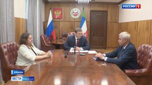 Глава Хакасии встретился с мэрами Черногорска – действующим и недавно избранным