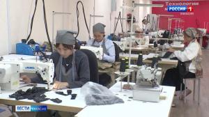 Учащиеся колледжей шьют для бойцов