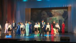 Абаканские педагоги принимают поздравления в честь Дня учителя