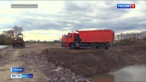 В районе Южной дамбы продолжаются работы по укреплению берега