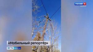 «Мобильный репортёр»: в Усть-Абакане столб уже неделю висит на проводах