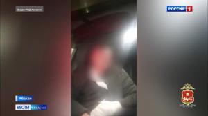 Задержанный водитель от волнения начал кусать свою руку, пришлось вызывать медиков