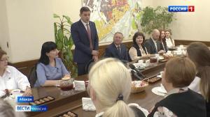 Глава Абакана встретился с талантливыми педагогами города