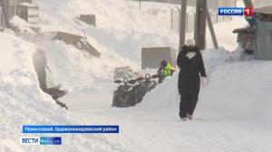 Приисковый завалило снегом, сегодня осадки прекратились, жители взялись за лопаты