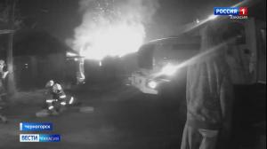 Инспекторы ДПС спасли семью из горящего дома 