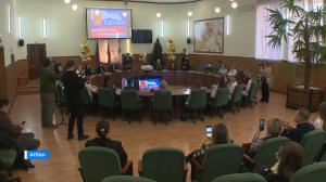 В администрации Абакана школьникам торжественно вручили паспорта 