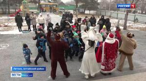 В Алтайском районе вышел на линию автобус Деда Мороза