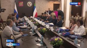 В Правительстве Хакасии наградили финалистов конкурса «100 лучших товаров России»