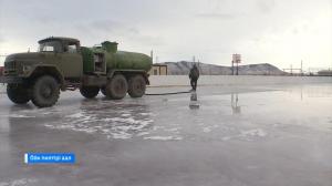 В с.У- Камышта на стадионе готовят поле для игры в хоккей