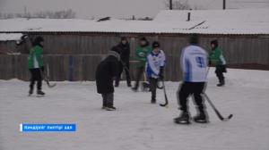 Школьники с. Усть- Киндырла зимой активно катаются на коньках