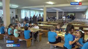 Контроль за школьным питанием – депутатский десант побывал в школе №22 Абакана