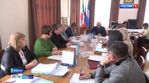 В Хакасии нужно срочно решать вопрос с зарплатами медиков